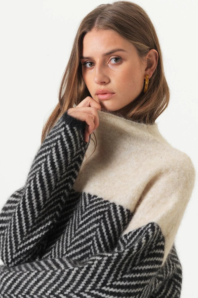 Irena | Dámsky oversized rolák s rybinovým vzorom