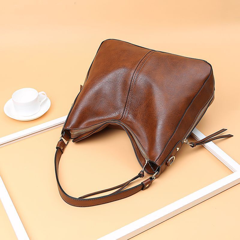 Petronela | Dámska hobo kabelka v elegantnom vintage štýle